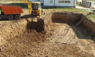 Рытье котлованов под фундамент в Усть-Лабинске – цена от 2554 руб. за м3 | 2Землекопа-Улб
