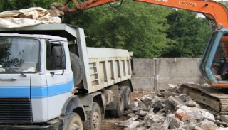 Вывоз строительного мусора с участка в Усть-Лабинске недорого от 1532 руб. | 2Землекопа-Улб